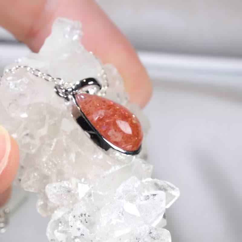 一圖一物│金草莓太陽石水滴形吊墜水晶項鍊 積極正能量 開運招財
