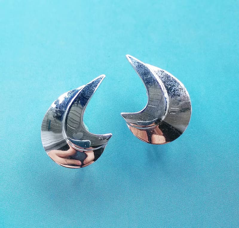 Vintage Jewelry 西洋古董飾品 SARAH COV 銀色 流線 夾式耳環