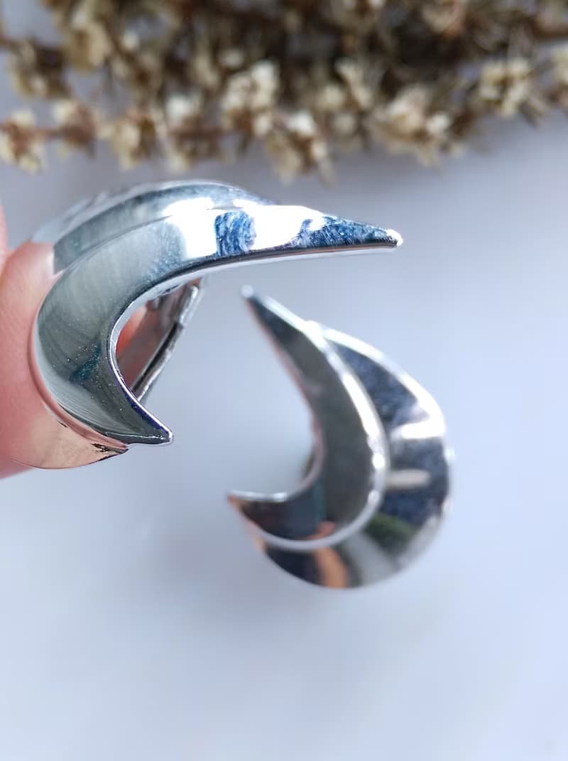 Vintage Jewelry 西洋古董飾品 SARAH COV 銀色 流線 夾式耳環