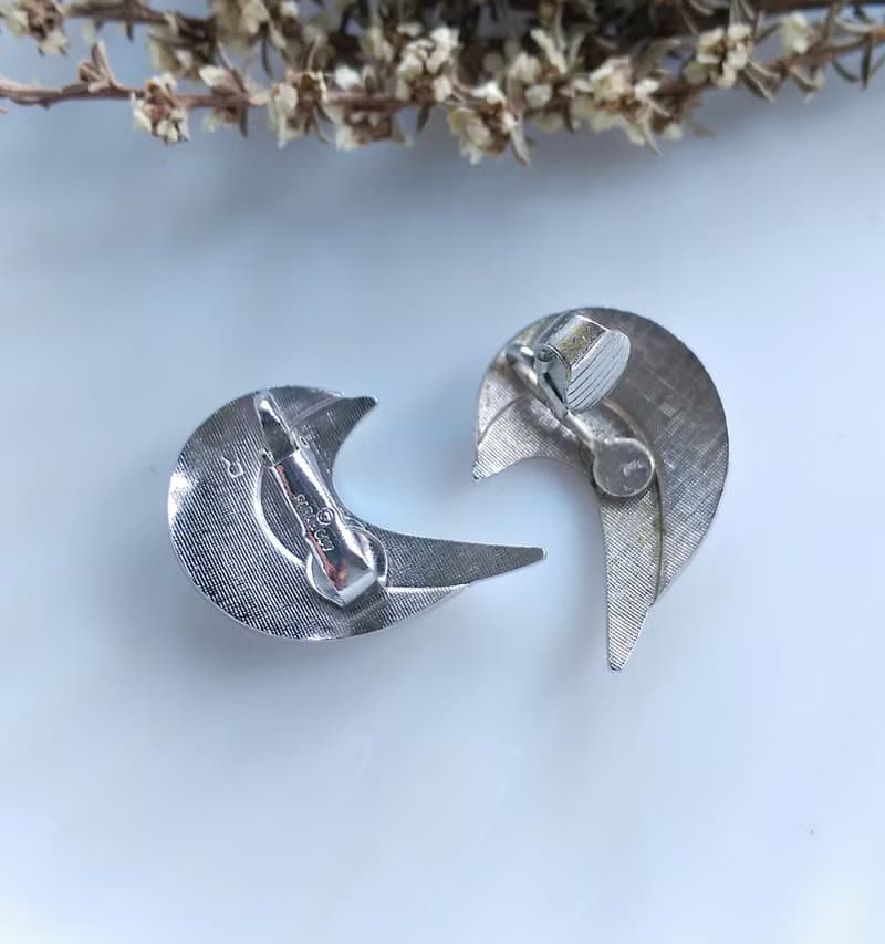 Vintage Jewelry 西洋古董飾品 SARAH COV 銀色 流線 夾式耳環