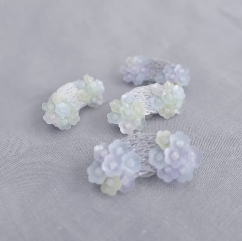 小花梗・手工刺繡耳夾