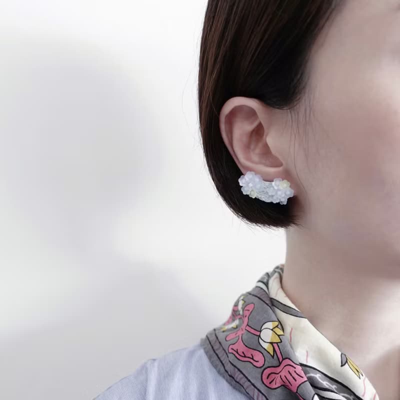 小花梗・手工刺繡耳夾