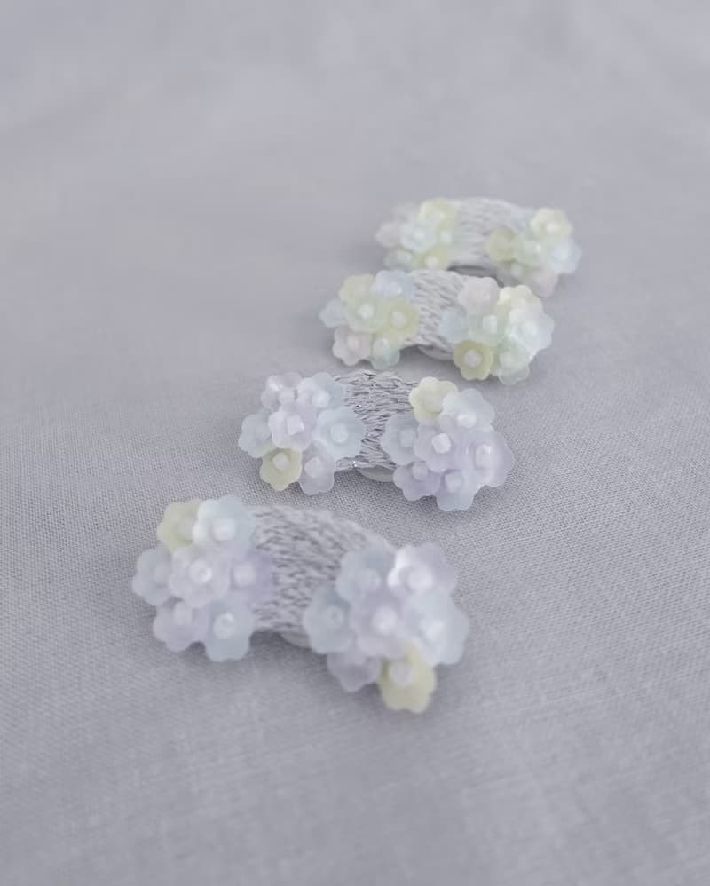 小花梗・手工刺繡耳夾