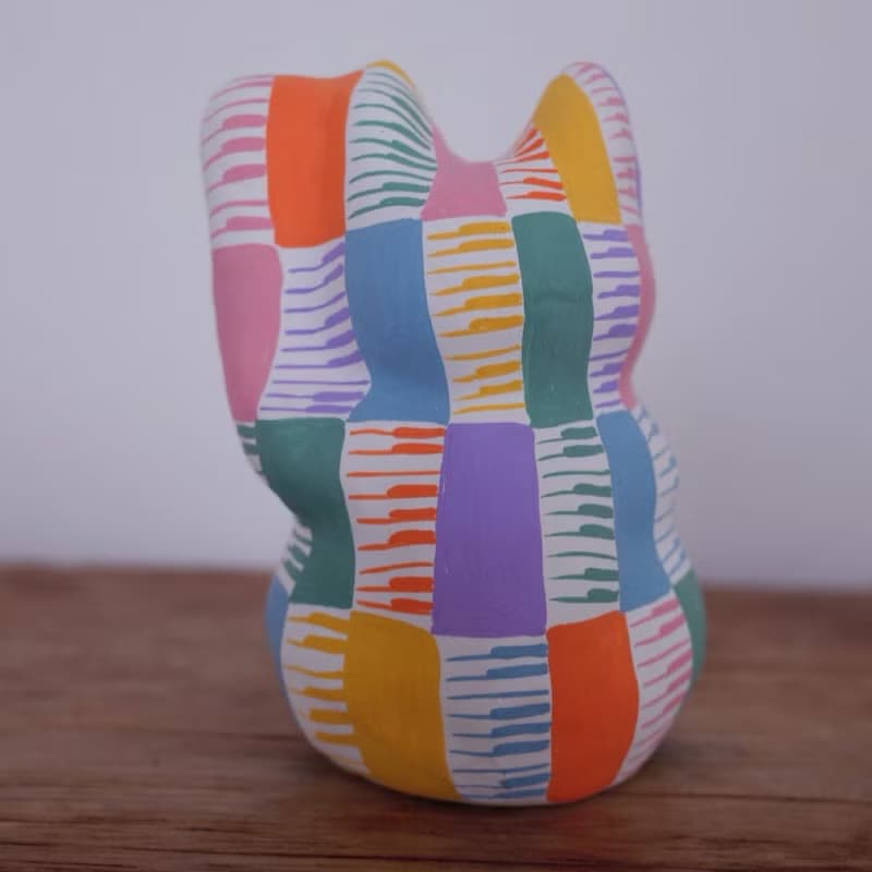 招き猫　鍵盤柄　左手招き