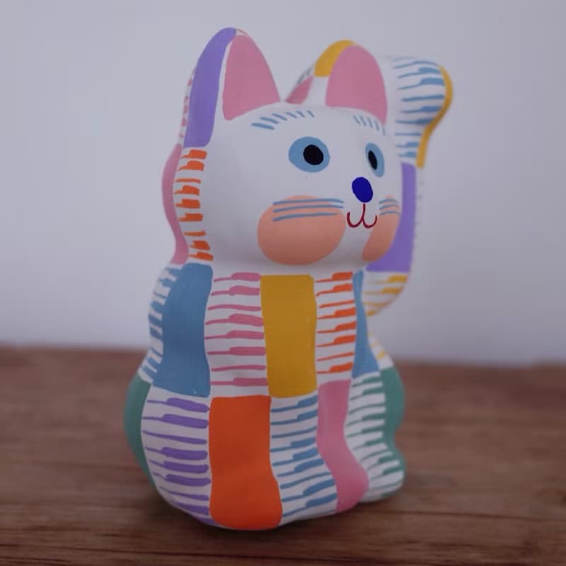 招き猫　鍵盤柄　左手招き