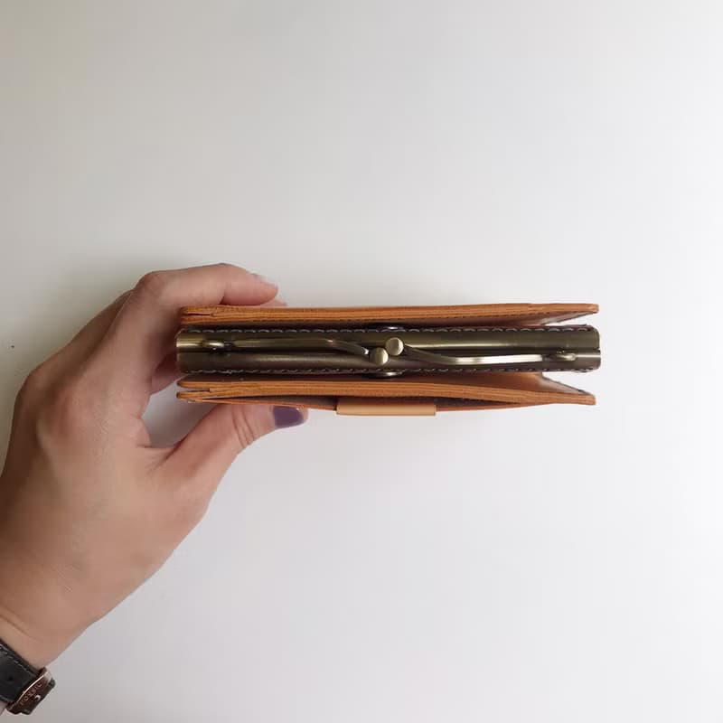 植鞣革中夾_4卡1鈔票層_口金零錢層_淺棕皮夾