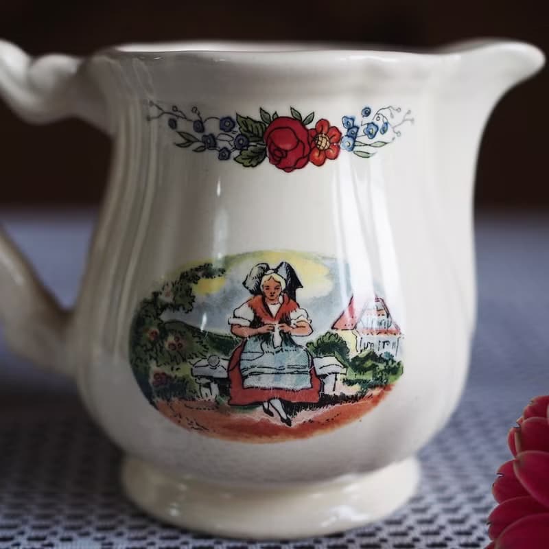 二十世紀法國古董 Sarreguemines 牛奶壺