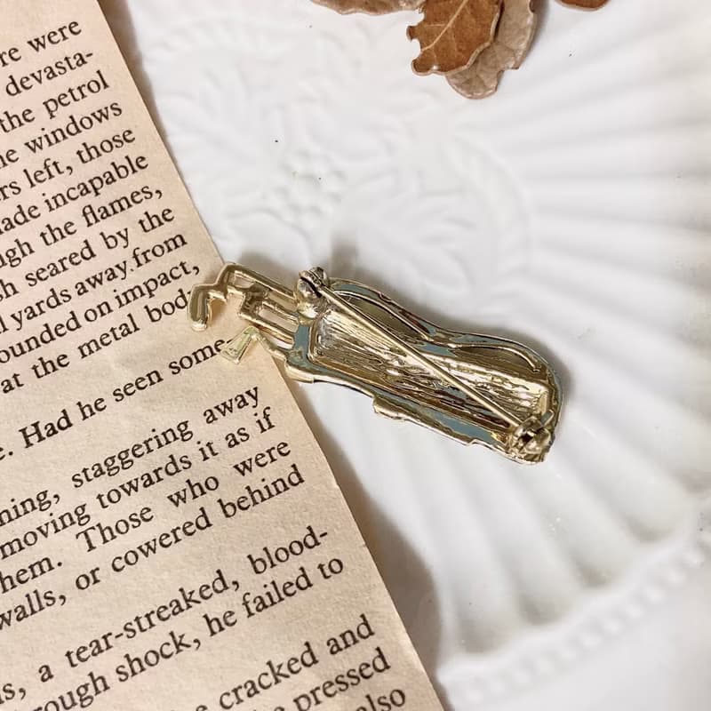 【西洋古董飾品】貴族墨綠色 高爾夫球 琺瑯萊茵鑽 光澤 胸章胸針