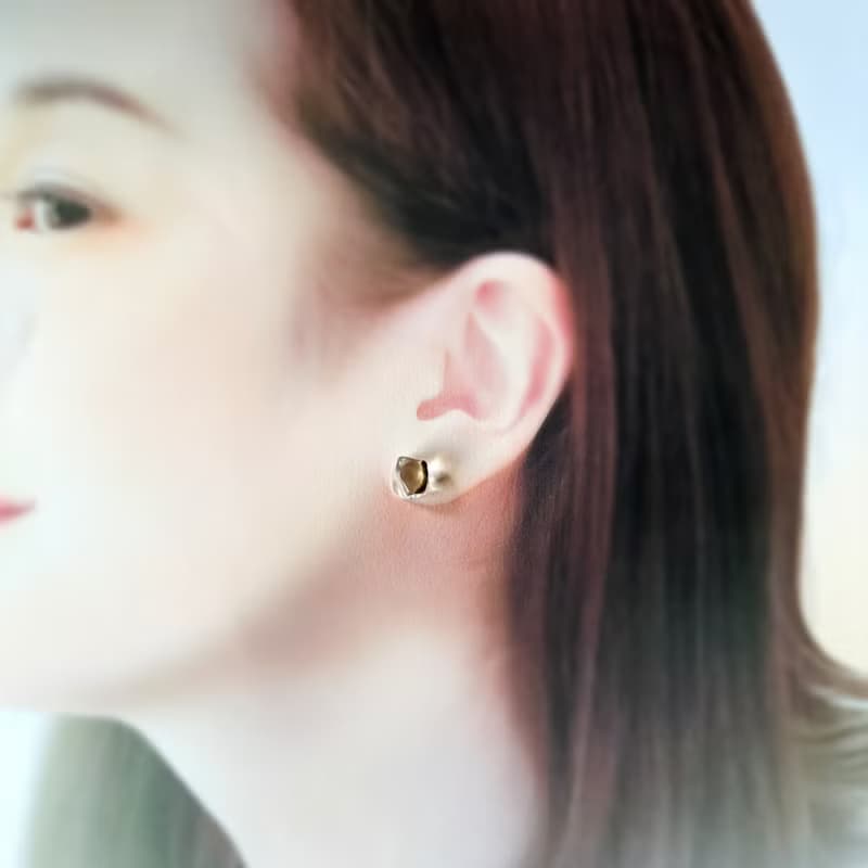 【再販】透明感が綺麗な 水晶 金継ぎ ライン ピアス ノンホールピアス シンプル オフィス 小ぶり 小さい 天然石 ゴールド 金 透明 クリア ギフト