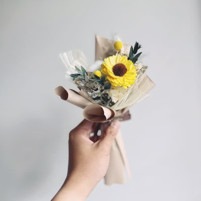 小資款畢業花束 | 三色選擇 / 附贈PVC透明梯型袋 畢業季 花束