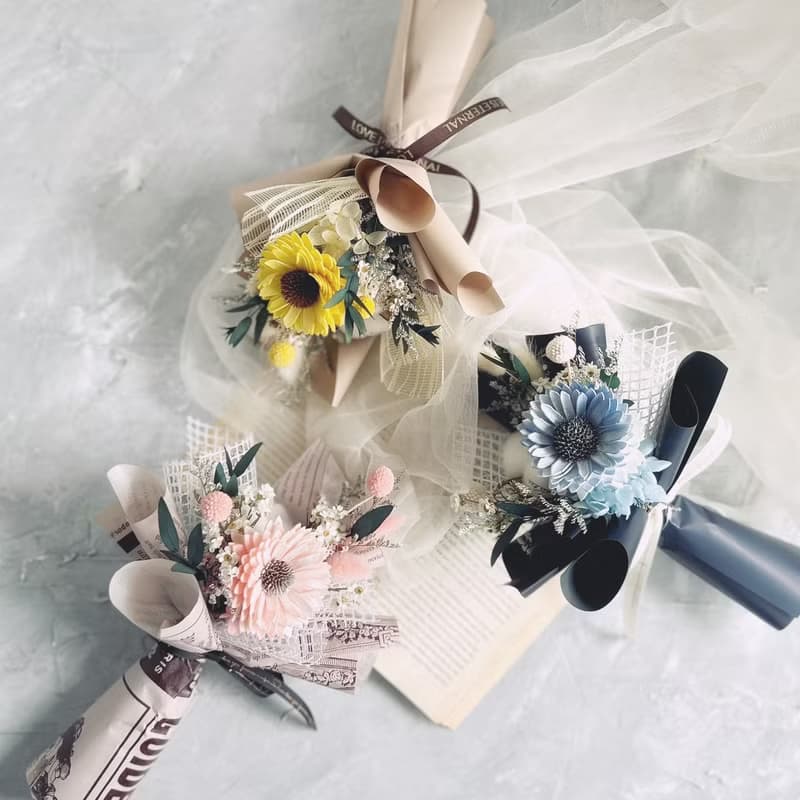 小資款畢業花束 | 三色選擇 / 附贈PVC透明梯型袋 畢業季 花束