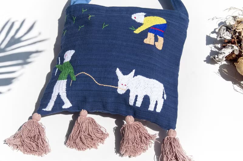 手縫純棉布側背包 刺繡手提包 手工刺繡肩背包 手繡包-彩虹動物