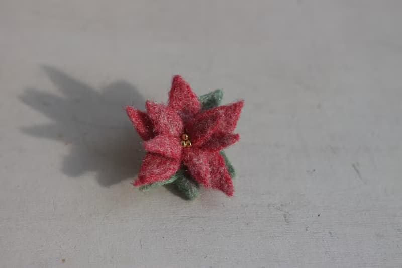 羊毛氈聖誕紅別針 閃亮紅 聖誕禮物 交換禮物 現貨款 可直接下標