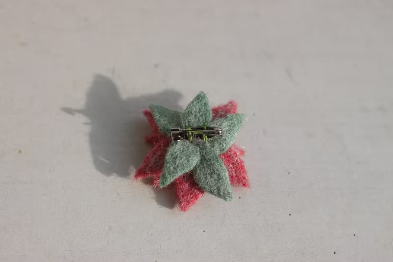 羊毛氈聖誕紅別針 閃亮紅 聖誕禮物 交換禮物 現貨款 可直接下標