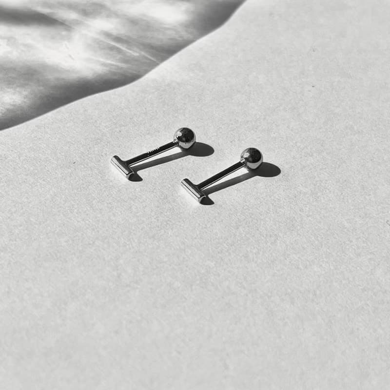 |簡約|迷你小圓柱 • 貼耳 • 轉珠耳環 • 純銀耳針 抗敏可碰水