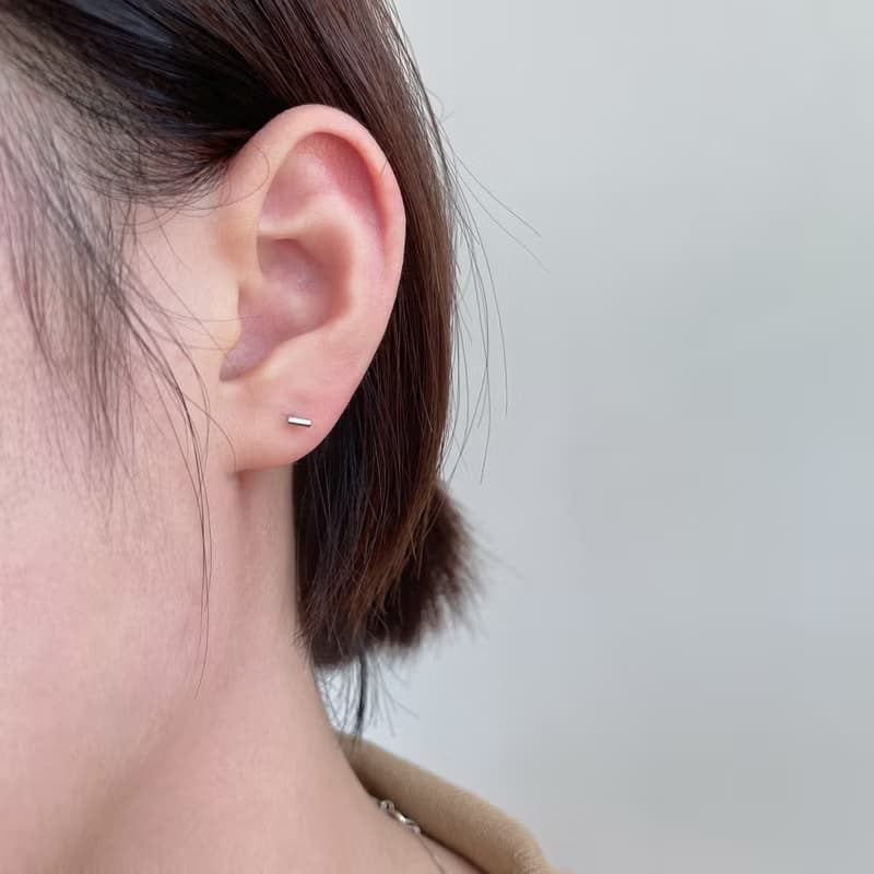 |簡約|迷你小圓柱 • 貼耳 • 轉珠耳環 • 純銀耳針 抗敏可碰水