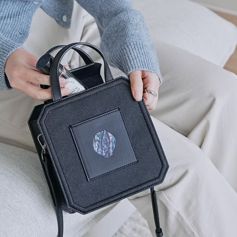 Mother-of-pearl Soban Bag Black