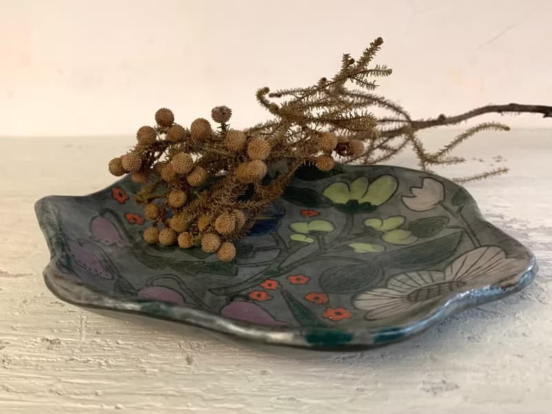 祕密花園陶製花形盤_陶器餐盤