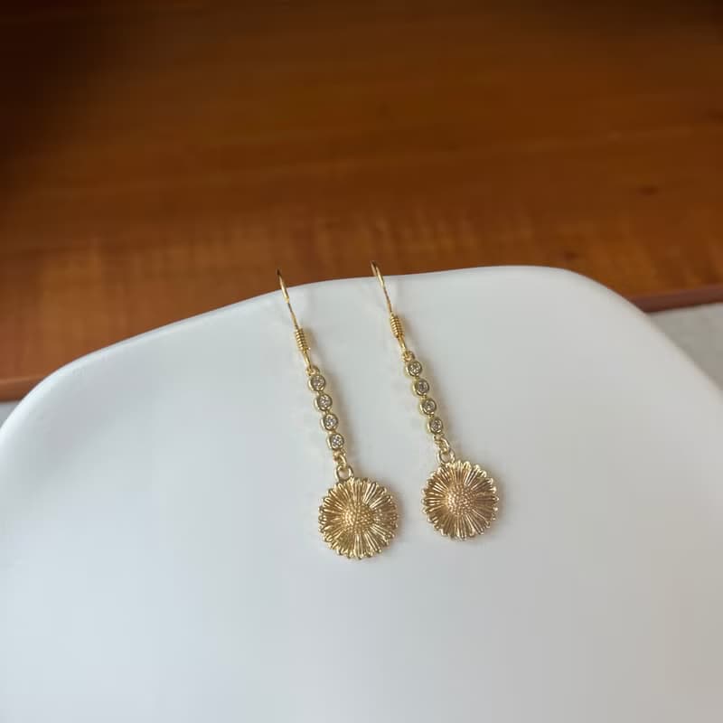 14K包金 細緻鑽金色雛菊耳環 耳夾 14KGF