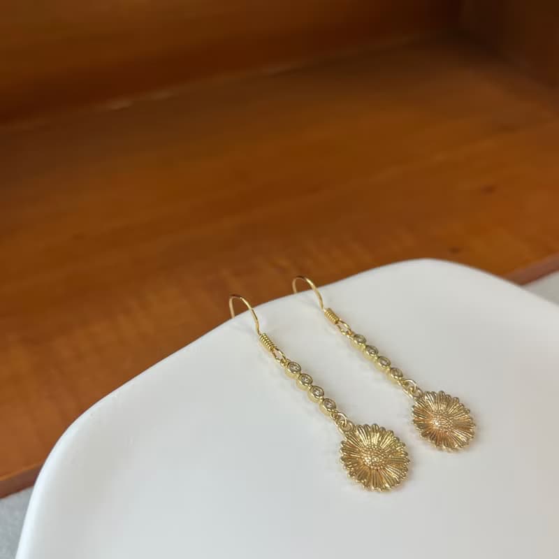 14K包金 細緻鑽金色雛菊耳環 耳夾 14KGF