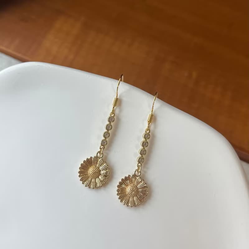 14K包金 細緻鑽金色雛菊耳環 耳夾 14KGF