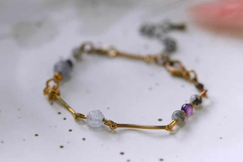 幾何系列 NO.6│灰玉髓x拉長石x雲水晶x黃銅│黃銅手鍊