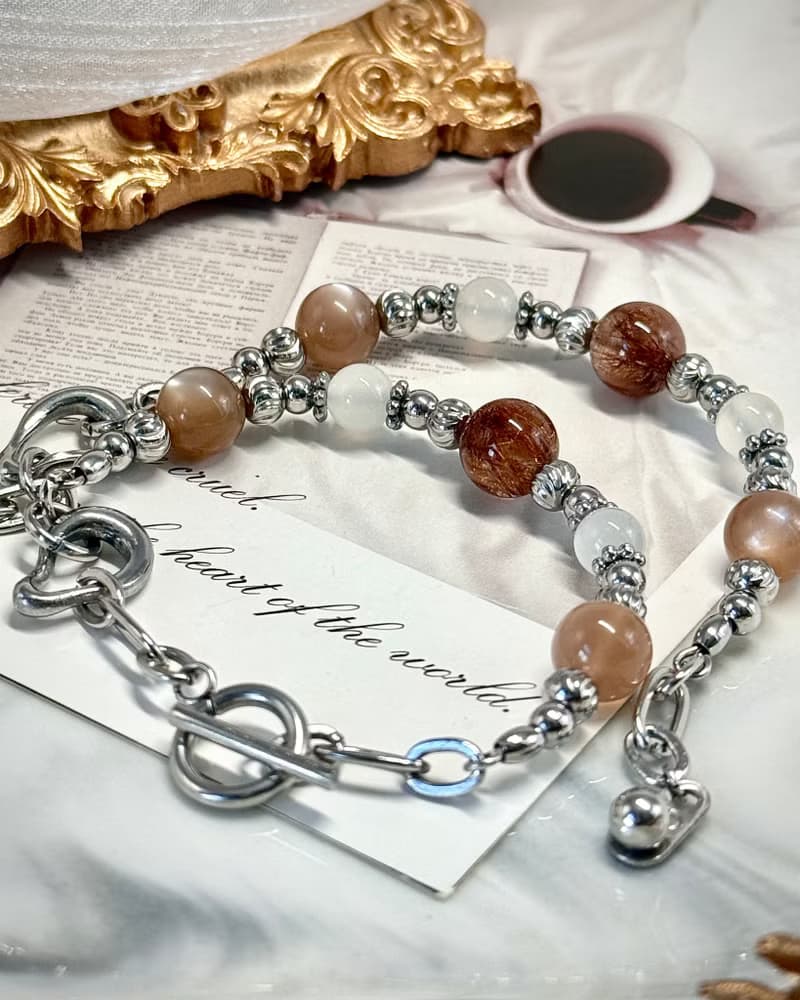 鞦楓暖月下氣質水晶手鍊 - 紅銅髮晶/太陽石/月光石