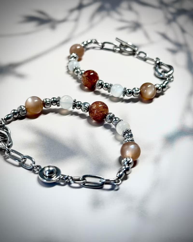 鞦楓暖月下氣質水晶手鍊 - 紅銅髮晶/太陽石/月光石