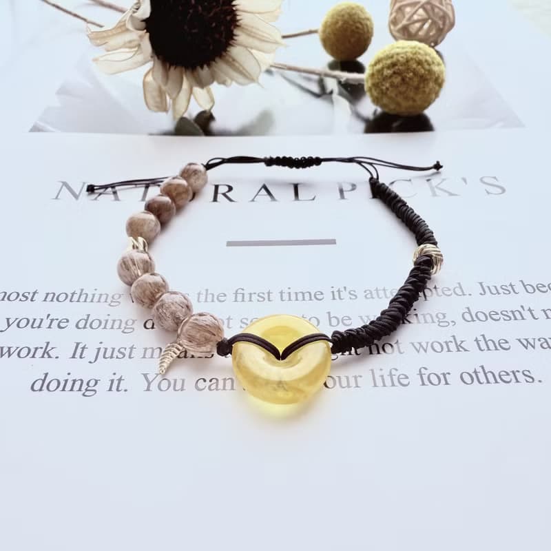 焰語之環手鍊・蜜蠟平安扣 × 銅髮晶 × 黑玉線編織羽葉原創設計