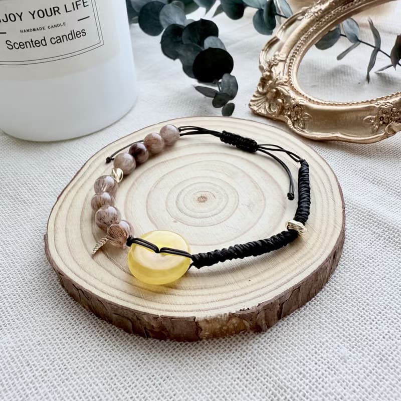 焰語之環手鍊・蜜蠟平安扣 × 銅髮晶 × 黑玉線編織羽葉原創設計