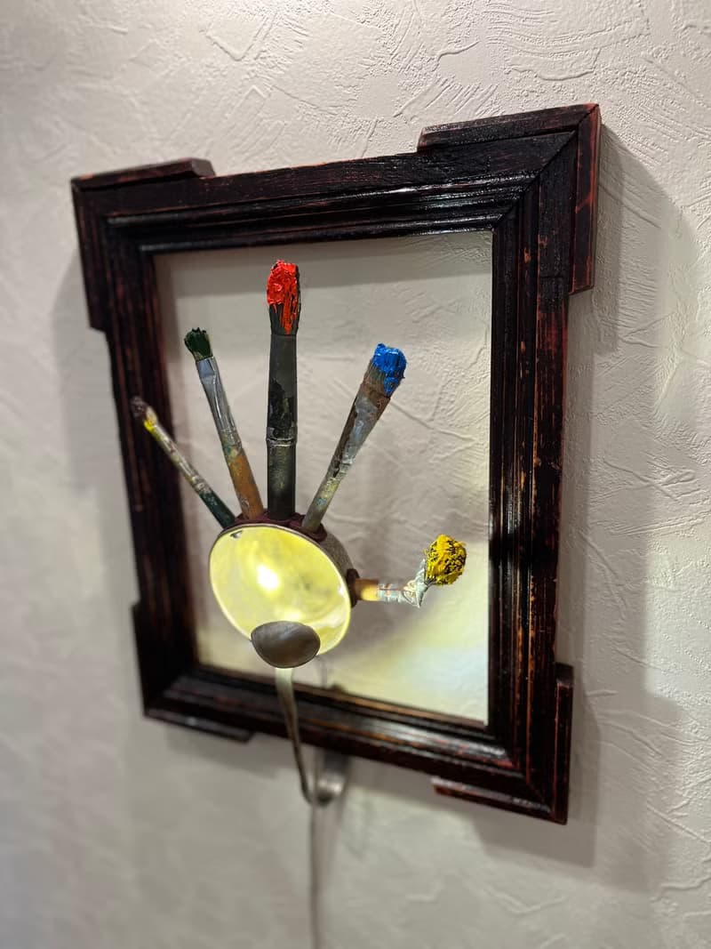 artist's hand (art sconce)