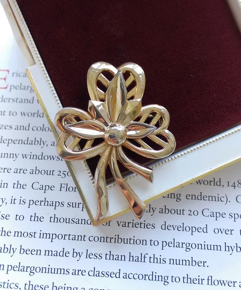 Vintage Jewelry 西洋古董飾品 金色調 優雅 幸運草 花束 別針