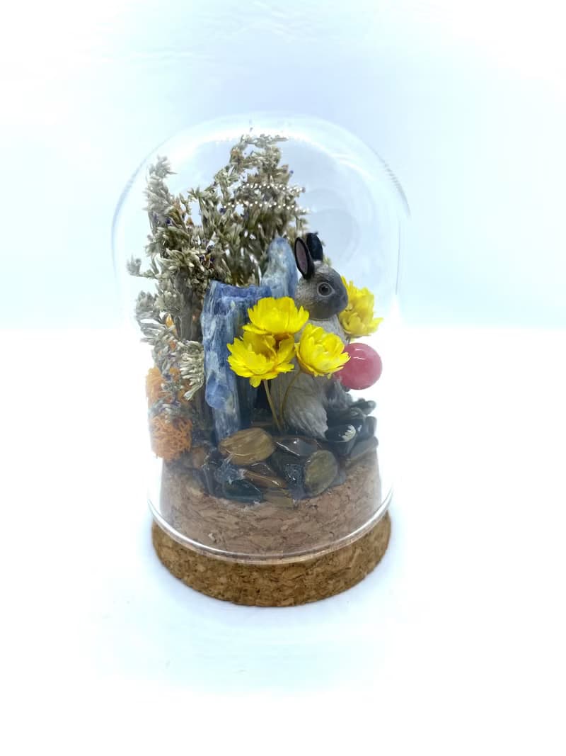 橘色森林-兔子與藍晶原石/紅紋石珠-手工玻璃罩公仔/水晶/乾燥花