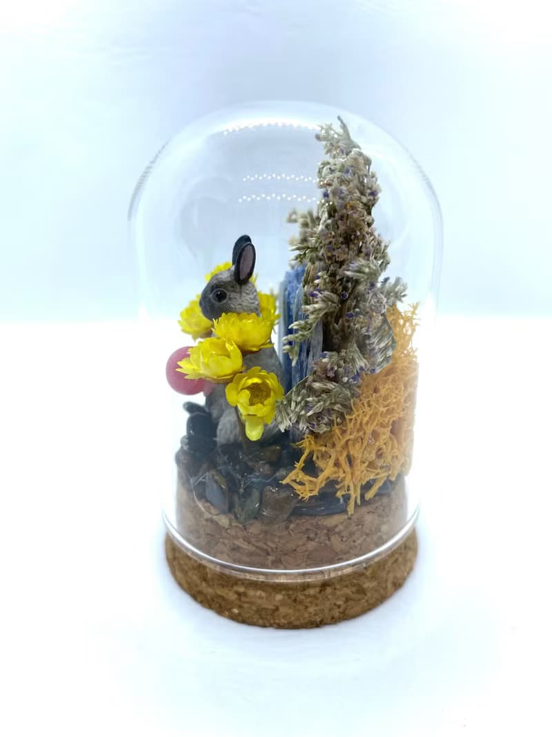 橘色森林-兔子與藍晶原石/紅紋石珠-手工玻璃罩公仔/水晶/乾燥花
