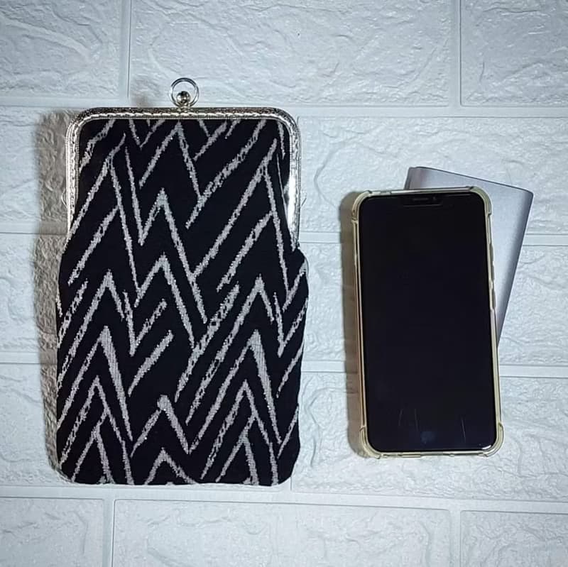 【MY。手作】手機斜背口金包 / 手機收納斜背包