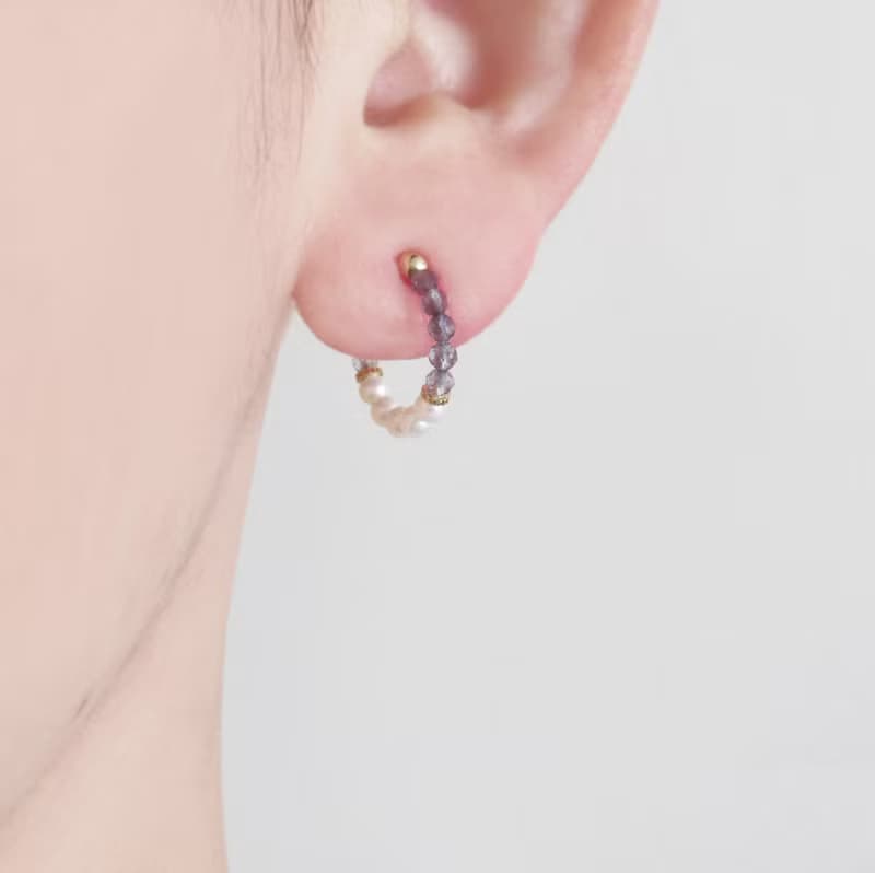 アイオライトと淡水パールのフープイヤリング、イヤーカフ