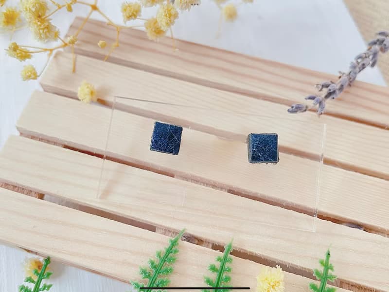 日本手染抹珍珠彩羊革 方形 皮革耳環