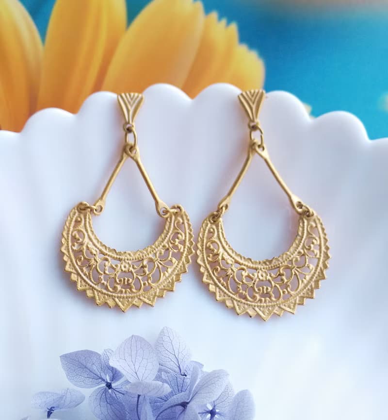 Vintage Jewelry 西洋古董飾品 金色調 啞光簍空雕花 針式耳環