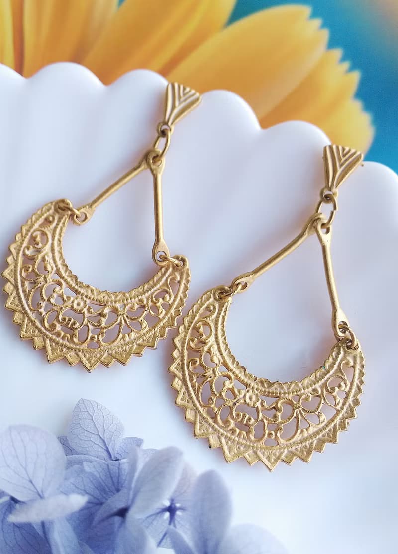 Vintage Jewelry 西洋古董飾品 金色調 啞光簍空雕花 針式耳環