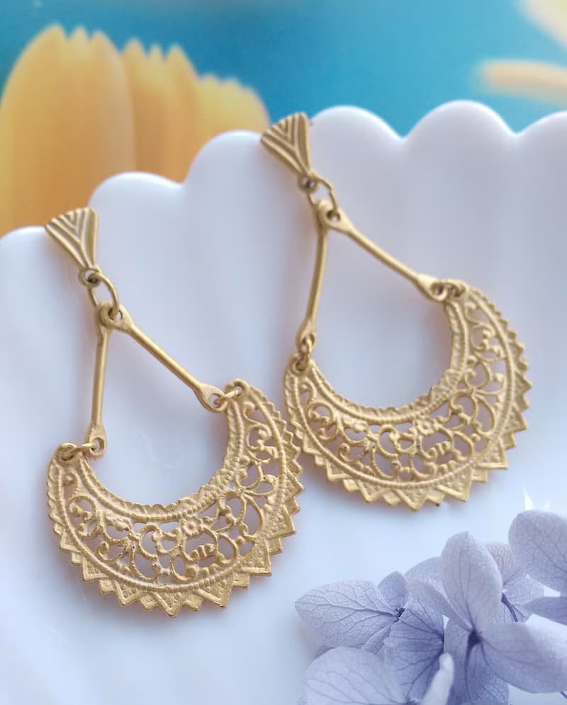 Vintage Jewelry 西洋古董飾品 金色調 啞光簍空雕花 針式耳環