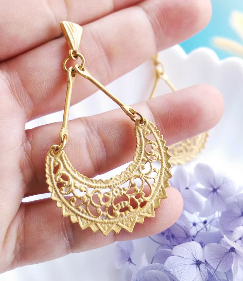 Vintage Jewelry 西洋古董飾品 金色調 啞光簍空雕花 針式耳環