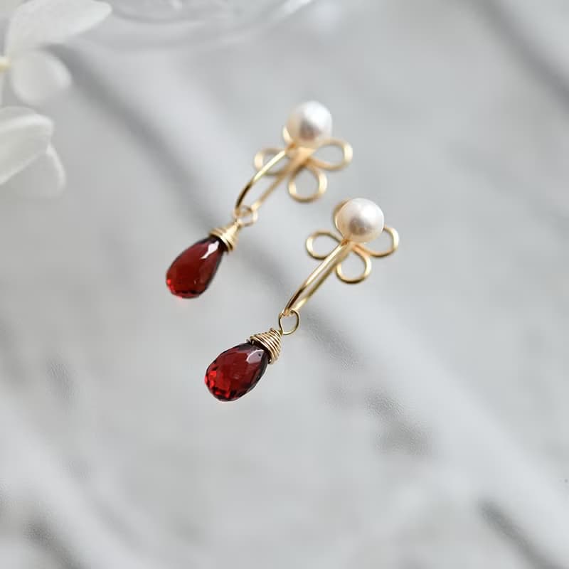 RLL.S限定　オリジナル　パール ガーネットとクローバー　本当に痛くないノンホールピアス 1月誕生石