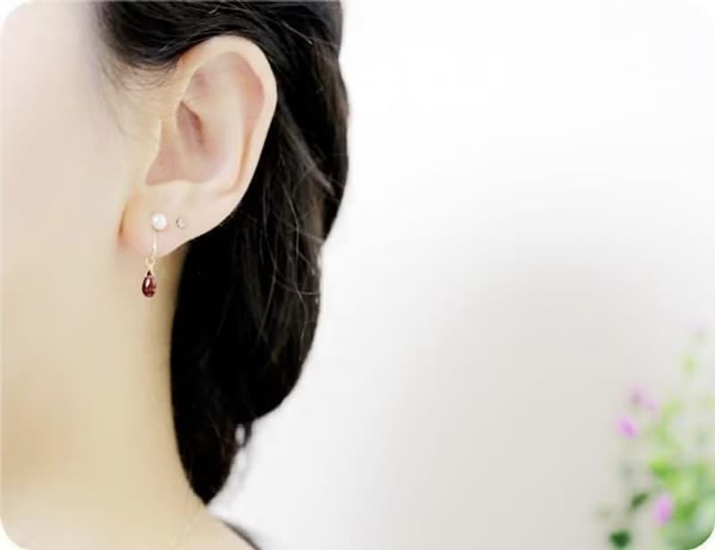 RLL.S限定　オリジナル　パール ガーネットとクローバー　本当に痛くないノンホールピアス 1月誕生石