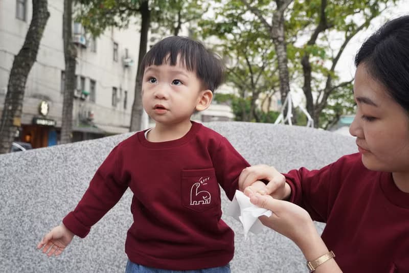 長頸龍刺繡親子上衣 小孩款