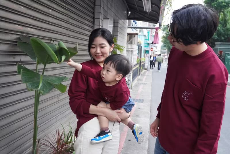 長頸龍刺繡親子上衣 小孩款