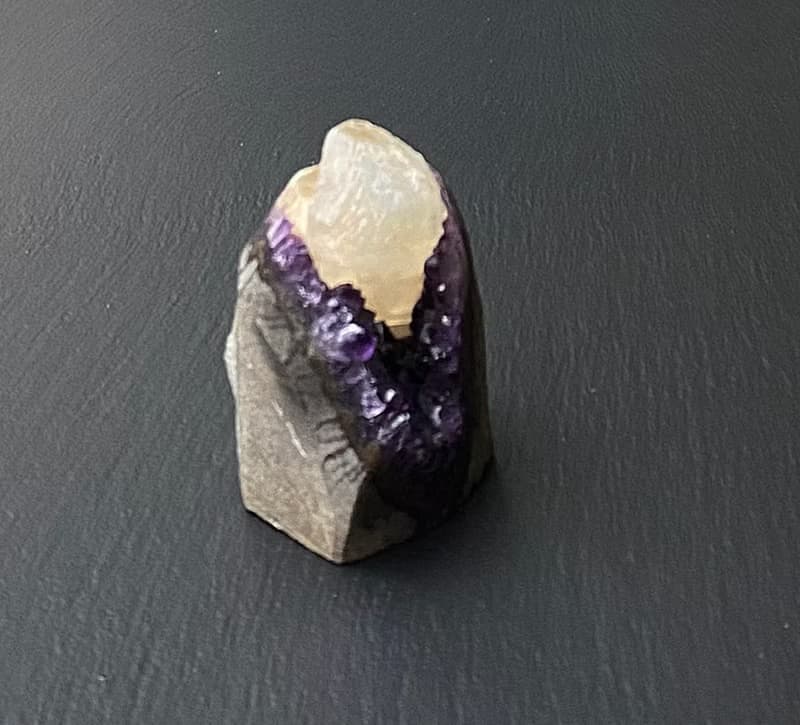 招財開運-天然原礦異象頂級帝王紫 紫晶鎮共生方解石快速出貨