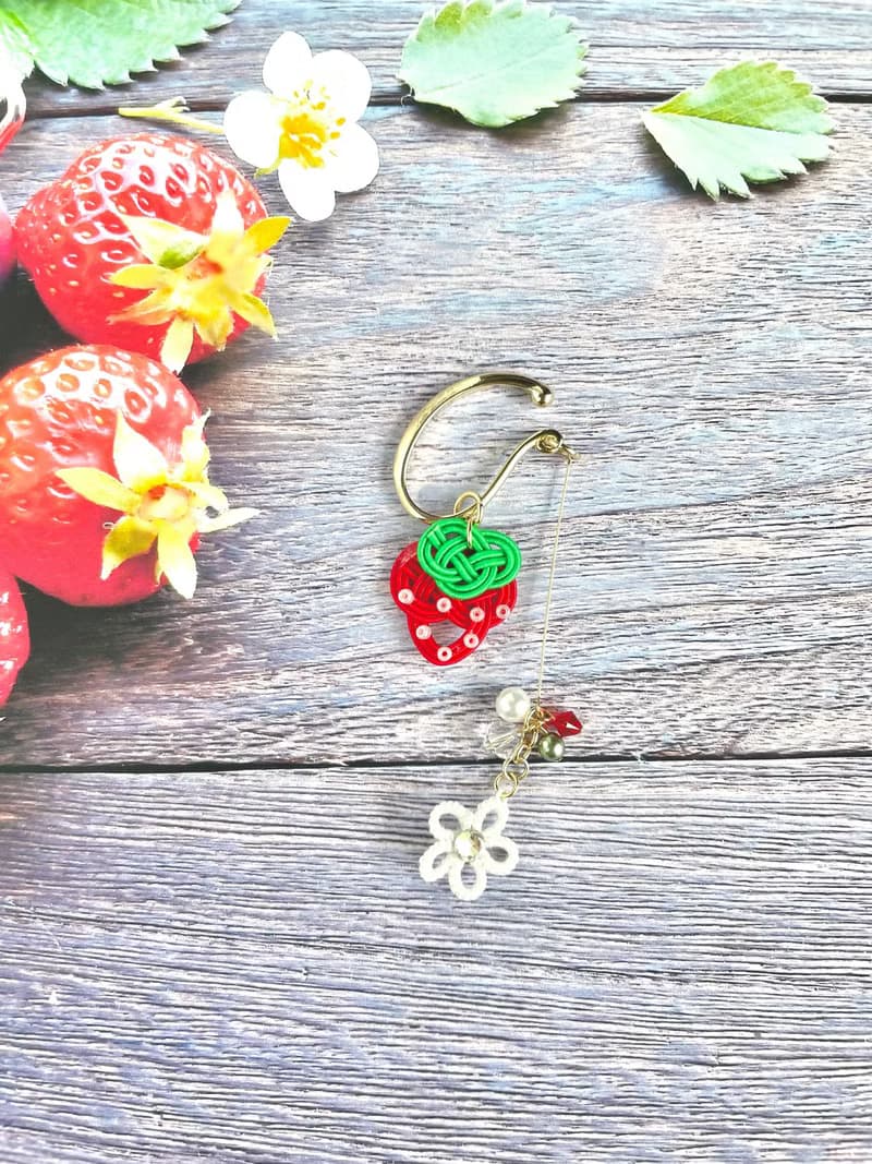 水引耳夾　草莓造型  梭編蕾絲花　紅白配色　雙面水鑽
