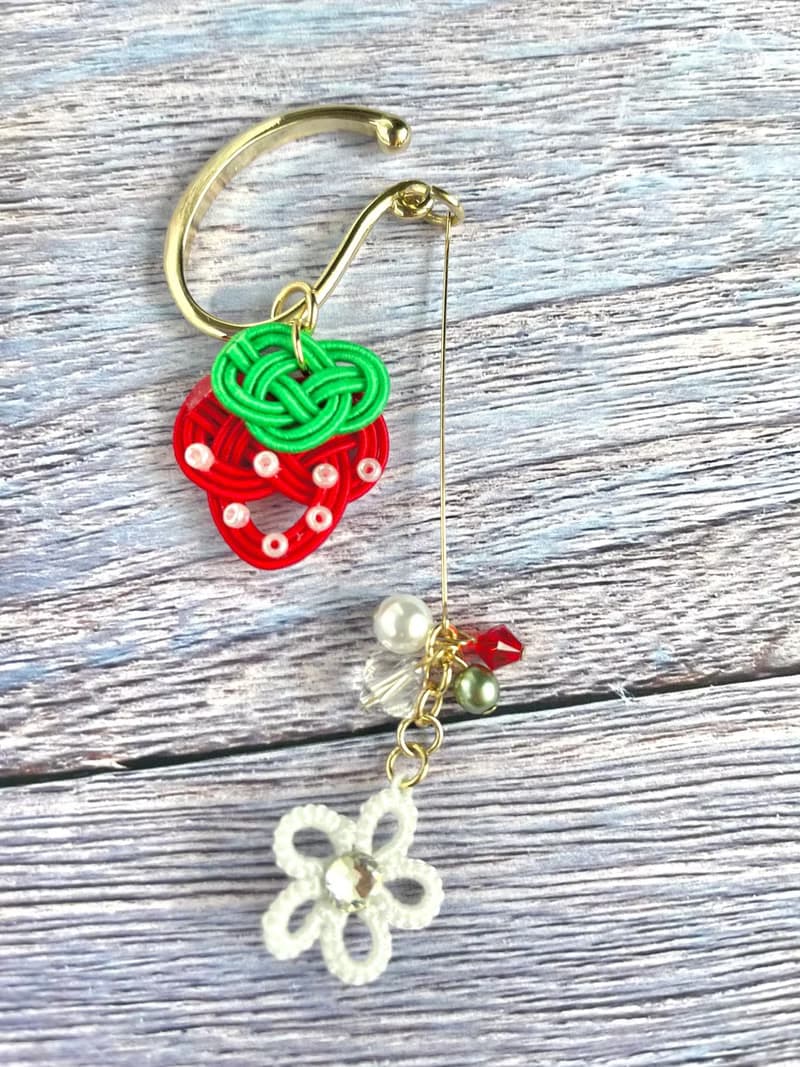 水引耳夾　草莓造型  梭編蕾絲花　紅白配色　雙面水鑽