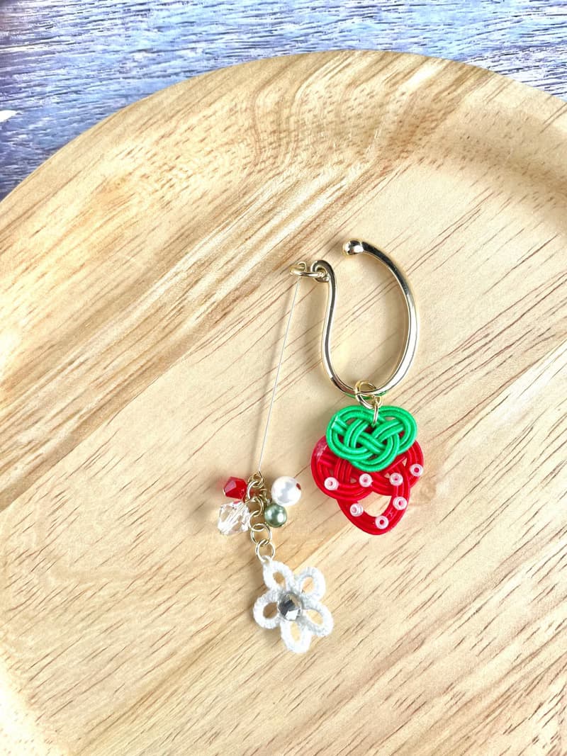 水引耳夾　草莓造型  梭編蕾絲花　紅白配色　雙面水鑽