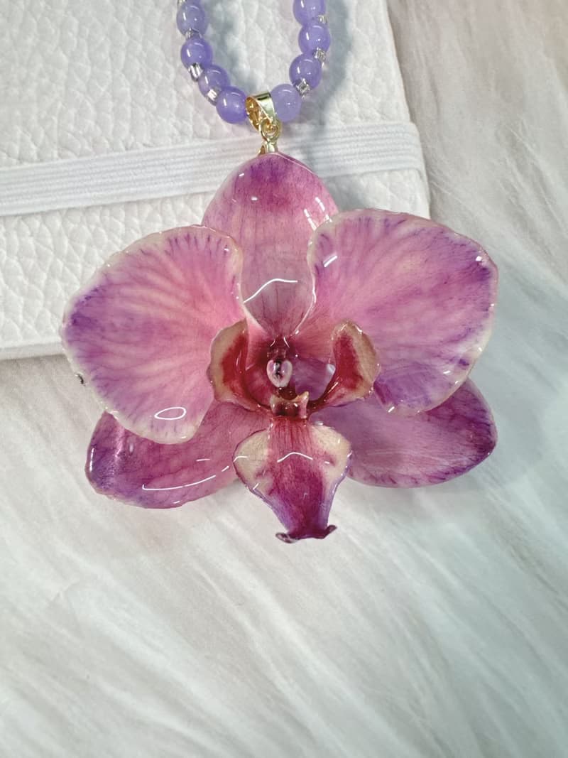 薔薇粉-蝴蝶蘭項鍊/母親節、生日、長輩禮物/真花飾品